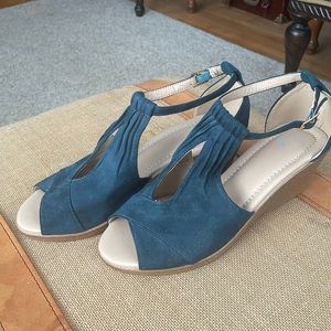 Wedge Sandal, Teal color, 8.5 size